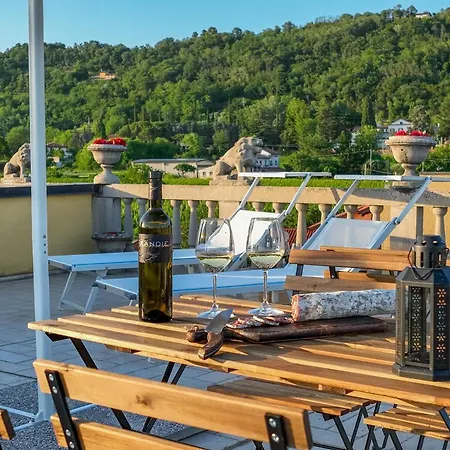 Beatrice 1836 Apartment *